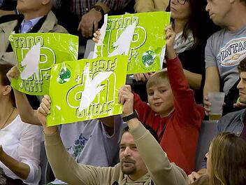 Tolle Stimmung in der HUK-Arena: 1408 Zuschauer sahen das Spiel der VSG gegen Berlin. Und der Neuling gewann sogar einen Satz. Foto: Archiv
