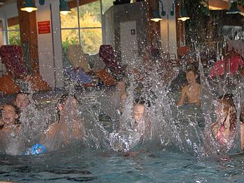 Gesundheitsstadt Bad Brückenau: 40 Grundschüler machten einen Auffrischungskurs in der Therme Sinnflut. Foto: Ulrike Müller