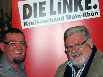 Xaver Merk (rechts), der Landesverbandssprecher der Linken, war zu Gast beim Kreisverband Main-Rhön seiner Partei. Links der Kreisverbandssprecher Oliver Plume.  Foto: Dieter Britz