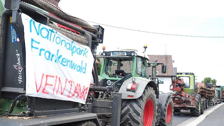 Bisher waren es einzelne Interessensgruppen wie Landwirte und Waldbesitzer, die gegen einen möglichen Nationalpark Frankenwald demonstrierten: In Wallenfels entsteht nun offenbar ein Verein, der sich dafür einsetzen möchte, dass der Frankenwald in seiner derzeitigen Form bestehen bleibt. Foto: Marian Hamacher