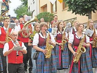 Die Fuschter Musikanten führten mit Marschklängen die Kirchenparade von Mariä Himmelfahrt zum Festplatz an.