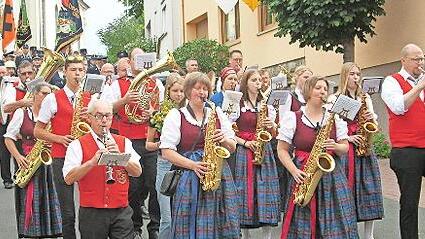 Die Fuschter Musikanten führten mit Marschklängen die Kirchenparade von Mariä Himmelfahrt zum Festplatz an.