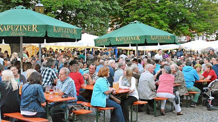 Die Münnerstädter kommen gerne, wenn am Anger Stadtfest ist. Ob es heuer stattfinden kann, ist noch nicht sicher. Foto: Archiv/Kilian Trabert