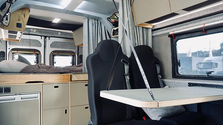 So sieht das Wohnmobil von innen aus.