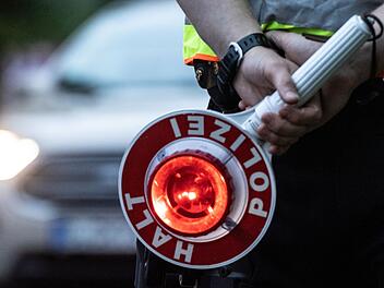 Mit Tempo 100 durch Ansbach: "Verkehrsrowdy" ist jetzt Führerschein los