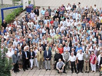 Das große Gemeinschaftsfoto nach dem Festakt ist eine der festen Traditionen beim Münnerstädter Studiengenossenfest. Fotos: Heike Beudert