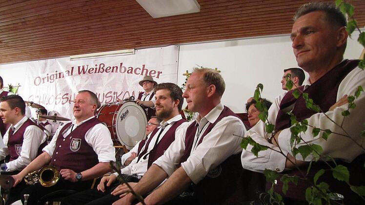 Die Original Weißenbacher Schloßhofmusikanten beim Konzert zum 25-jährigen Bestehen. Foto: Sebastian Vogt