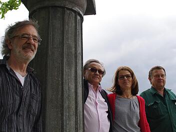 Michael Haufe mit Otto und Elke Heinisch sowie Elmar Geigerhilk (v.l.). Foto: Marco Meißner