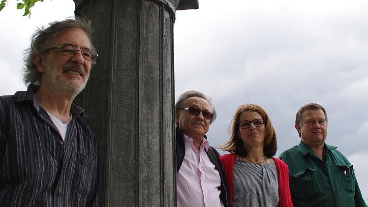 Michael Haufe mit Otto und Elke Heinisch sowie Elmar Geigerhilk (v.l.). Foto: Marco Meißner