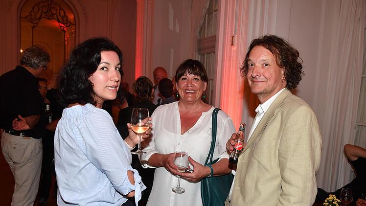 Redaktionsleiterin Susanne Will (Mitte) im Gespräch mit der Kuratoriumsvorsitzenden Dorothee Bär (links) und Gast Horst Müller (rechts). Foto: Roland Rinklef