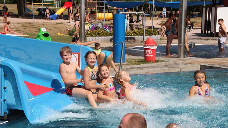 Stimmung im Freibad NeustadtSvenja Sollmann