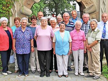 Der Großwenkheimer Schuljahrgang 1938 traf sich im Klostergasthof Maria Bildhausen. Organisiert hatte das Klassentreffen Eugen Schmitt (rechts).  Foto: Dieter Britz
