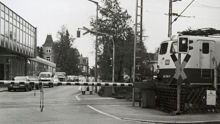 Auch die Umgebung rund um diesen Bahnübergang in der Eisfelder Straße hat sich deutlich verändert.Foto: Archiv