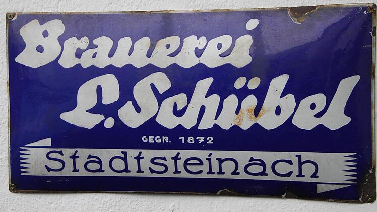 Historisches Emailschild der Brauerei Schübel aus Stadtsteinach. Foto: Stephan Tiroch