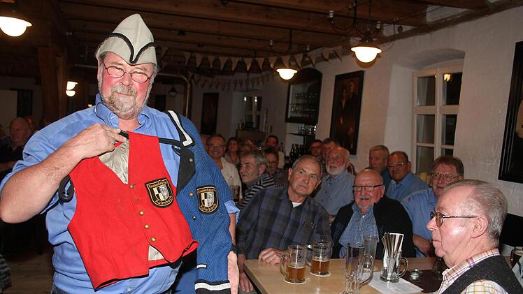 Rainer Hofmann hat seine Uniform nie abgegeben. Foto: Sonny Adam