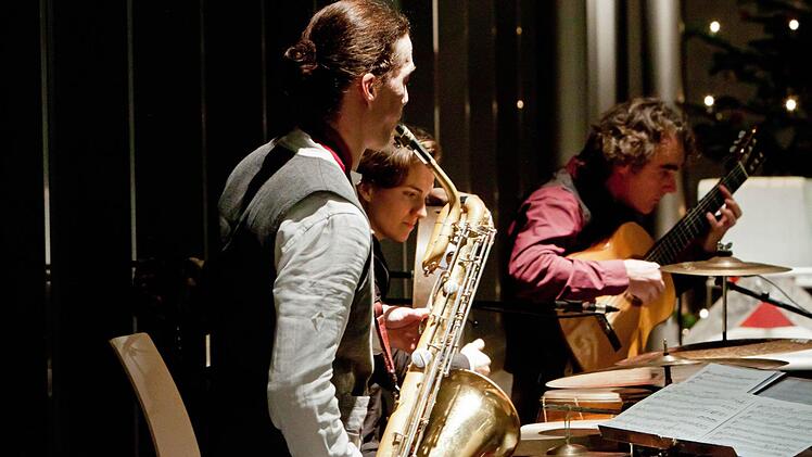 "Ensemble Nu:n": Gert Anklam (Saxofon), Nora Thiele (Perkussion) und Falk Zenker (Gitarre) eröffneten die Reihe "Jazz im Museum". Foto: Jochen Berger