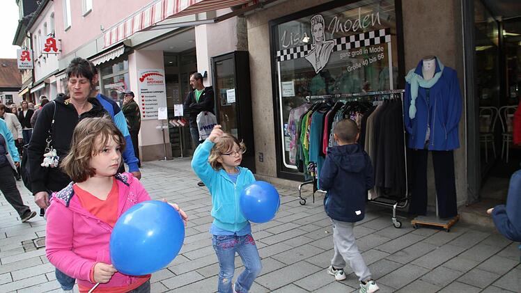 Viele Besucher nutzten gestern die Möglichkeit zu einem entspannten Bummel. Foto: Gerda Völk