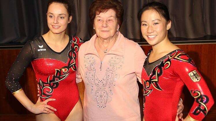 Die Turnerinnen Pauline Schäfer, Ruth Grosch und Kim Bui (v.l.). Foto: Michael Stelzner