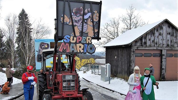 Faschingsumzug am Rosenmontag in Stangenroth. Foto: Sigismund von Dobschütz