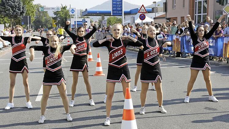 Die Cheerleader-Mädels sorgen für Stimmung