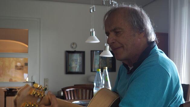 Die Musik aus dem Jahr 1968 gefällt Joachim Kortner noch immer. Anderes wie freie Liebe und Drogen sieht er jedoch kritisch. Foto: Theresa Schiffl.