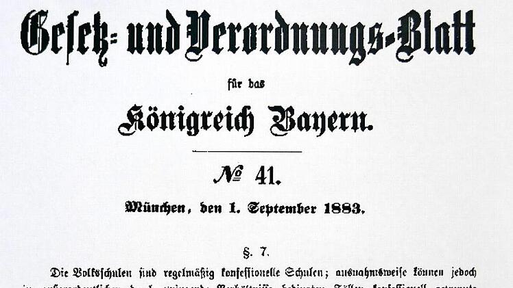 Von 1883 bis 1968 war per Gesetz die Bekenntnisschule als Regelschule festgelegt - bis auf wenige Jahre in der Weimarer Republik und im Dritten Reich. Auszug aus dem Gesetzesblatt von 1883  Repros: Franze