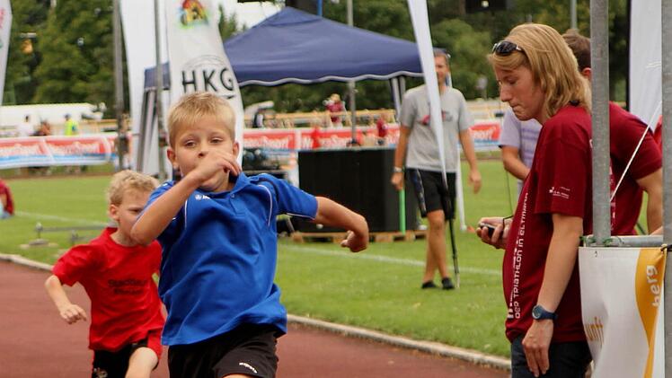 Mit Sprung geht es hier über die Ziellinie.