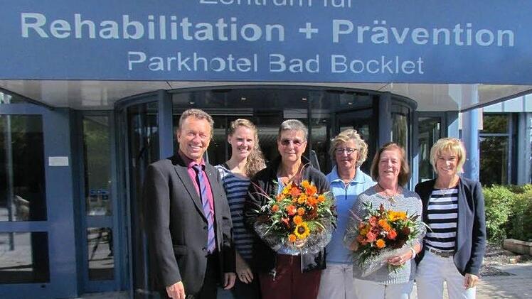 Geschäftsführer Harald Barlage (von links), Julia Weingärtner (Leiterin der Therapieabteilung), Rita Krumbholz (Dipl. Sportlehrerin), Renate Biller (Leitung Physiotherapie), Jutta Lassen (Krankengymnastin), Personalleiterin Anette Schaden. Foto: David Floth/Rehazentrum