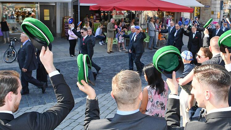 Impressionen vom Einzug am Freitagnachmittag.  Foto: Ronald Rinklef