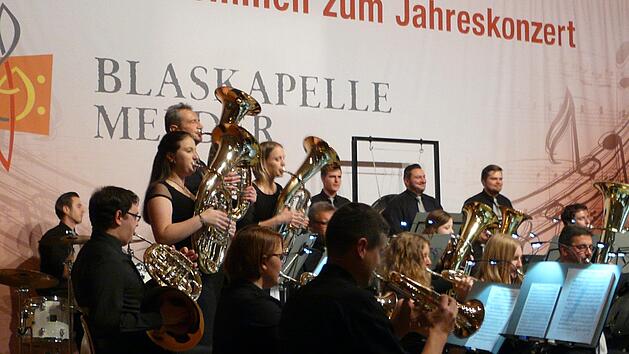Die Blaskapelle unter Dirigent Markus Hollstein Foto: Karin Günther
