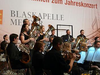 Die Blaskapelle unter Dirigent Markus Hollstein Foto: Karin Günther