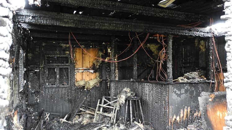 Der Mann, der eine Gartenhütte im Elfershäuser Ortsteil Trimberg im Landkreis Bad Kissingen angezündet haben soll, muss dreieinhalb Jahre ins Gefängnis.