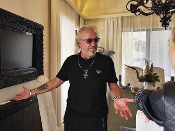 Robert Geiss ist zweimal versehentlich auf den Panikknopf im Esszimmer gekommen und l&ouml;st damit einen riesigen Alarm aus.