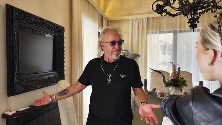 Robert Geiss ist zweimal versehentlich auf den Panikknopf im Esszimmer gekommen und l&ouml;st damit einen riesigen Alarm aus.