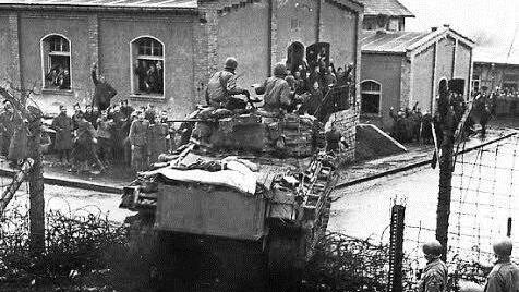 Befreiung des Kriegsgefangenenlagers in Hammelburg durch US-Truppen (1. US-Panzerdivision am 6.4.1945). Foto: Archiv Saale Zeitung