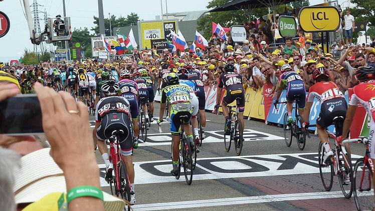 Das Rennen ist entschieden, Andre Greipel hat gewonnen. Foto: Alfred Vießmann