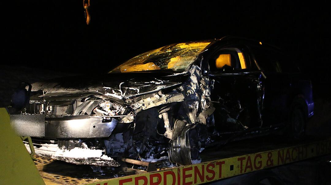 Frontalzusammenstoss auf der B2 fordert zwei verletzte Personen