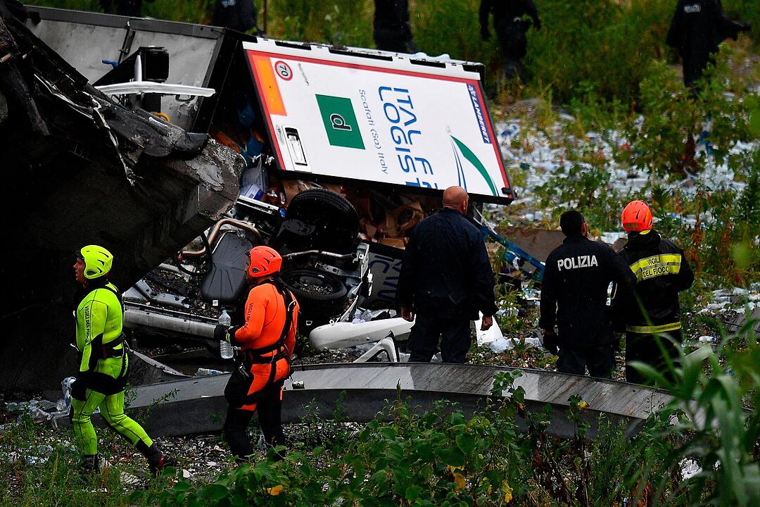 Autobahnbrücke in Genua eingestürzt