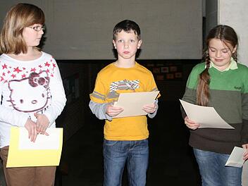 Sabrina Melcher, David Schuberth und Liese Schultheiß (von links) siegten beim Mathe-Wettbewerb.  Foto: Veronika Schadeck