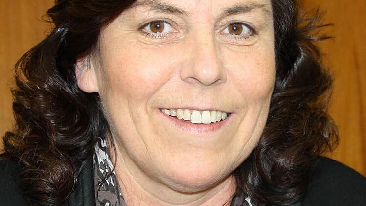 Sabine Oschmann-Hockgeiger ist für Freie Wähler/Christlichen Bürgerblock in den Kreistag gewählt worden. In den 1990er Jahren saß sie eine Periode im Hammelburger Stadtrat, trat dann aber nicht mehr an. Für den Kreistag kandidierte sie zum ersten Mal. Die 51-Jährige Grundschullehrerin wollte sich gestern erst einmal überraschen lassen, vor allem aber interessiert sie sich für die Schulpolitik. Die Diskussion um die Landrats-Stellvertreter war Neuland für die Hammelburgerin: "Für mich ist das ...