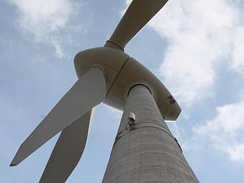 Das Thema Windkraft erhitzt in Hollfeld und Umgebung weiterhin die Gemüter. Nach dem Scheitern der Bürgerentscheide fordert die Bürgerinitiative in einem Schreiben an die Rechtsaufsicht nun die Annullierung der Abstimmung.  Foto: Archiv