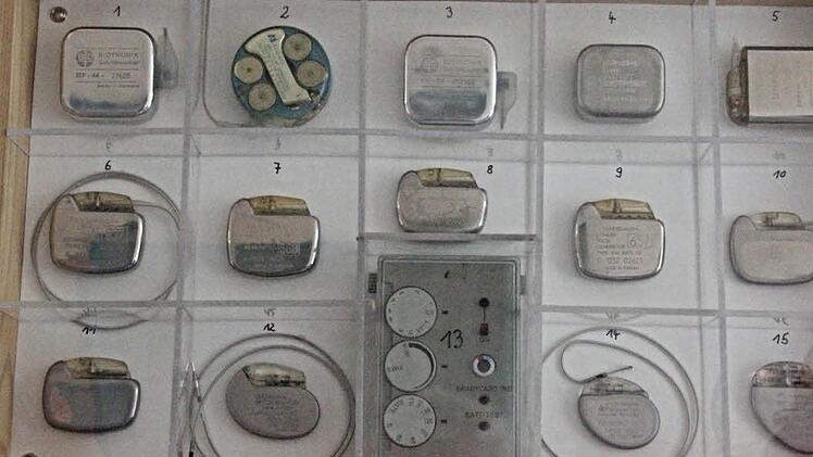 Eine Palette der Schrittmachermodelle der Jahre 1973 bis 2001.  Foto: Helmut Will