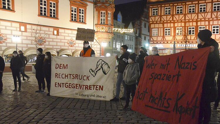 Angemeldete Demo auf dem Marktplatz.