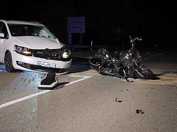 Berolzheim: Auto nimmt Biker Vorfahrt - lebensgef&auml;hrliche Verletzungen