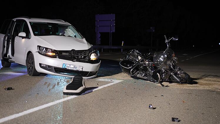 Berolzheim: Auto nimmt Biker Vorfahrt - lebensgef&auml;hrliche Verletzungen