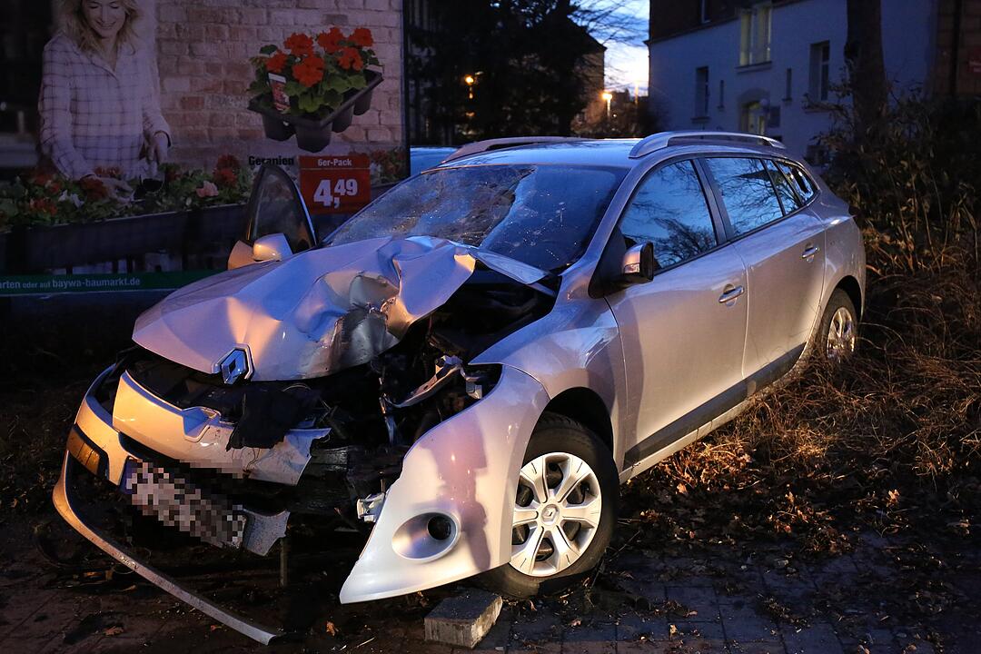 Auto überschlägt sich: Verletzter bei Unfall in Bayreuth