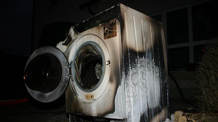 Die ausgebrannte Waschmaschine Foto: Martin Rebhan