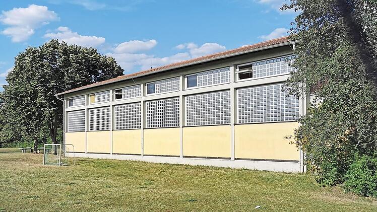 Die Schulturnhalle bekommt ein neues Dach. Foto: Johannes Michel