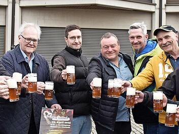 Auf viele Besucherinnen und Besucher freuen sich (von links): Michael Raab, Oliver Schineller, Marco Alt, Bürgermeister Claus Bittenbrünn, Max Göller, Helmut Bayer, Oliver Marschke, Berthold Geuß, Alexander Gehring, Gunther Hartleb und Peter Schm...