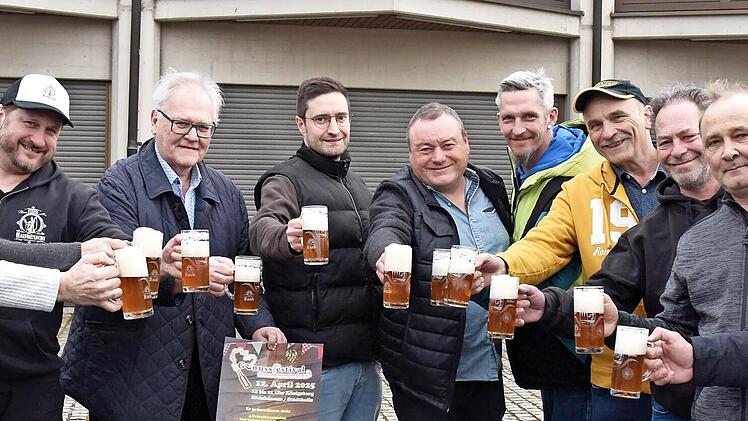 Auf viele Besucherinnen und Besucher freuen sich (von links): Michael Raab, Oliver Schineller, Marco Alt, Bürgermeister Claus Bittenbrünn, Max Göller, Helmut Bayer, Oliver Marschke, Berthold Geuß, Alexander Gehring, Gunther Hartleb und Peter Schm...